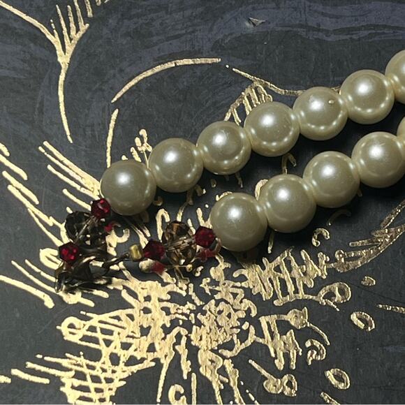 SOLD Vintage Handmade Chunky Cream Pearl and Red Beaded Necklace - Picture 2 of 9